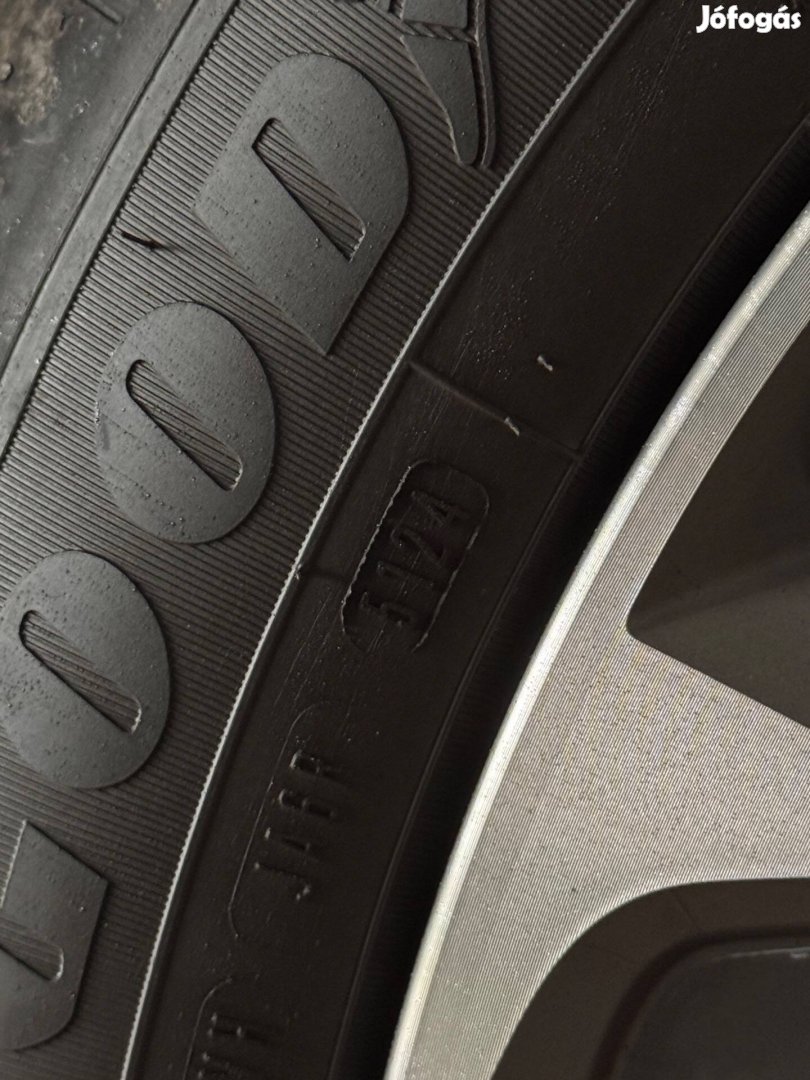 Goodyear Efficientgrip Performance SUV Gumiabroncs 235/50R20 104W