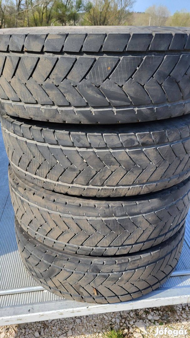 Goodyear-Kmax 21575R17,5 4 db húzó