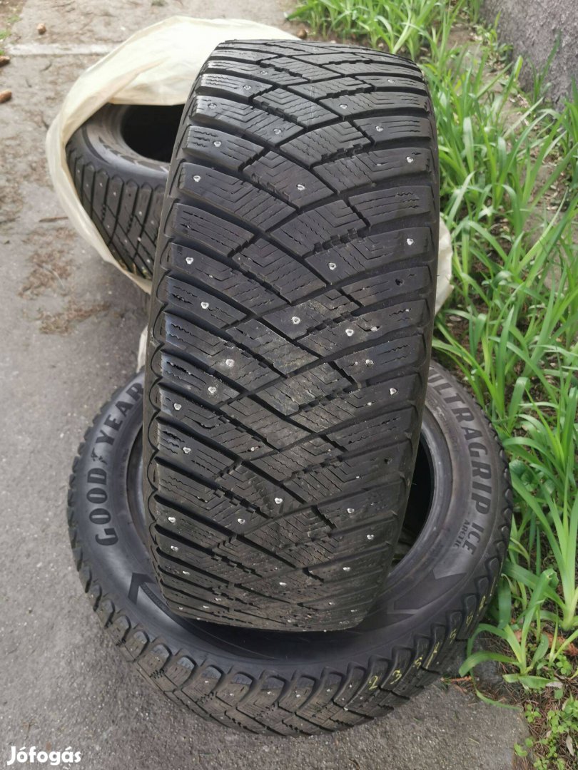 Goodyear Téli- 235/55 R18 104T , szöges gumi-4DB