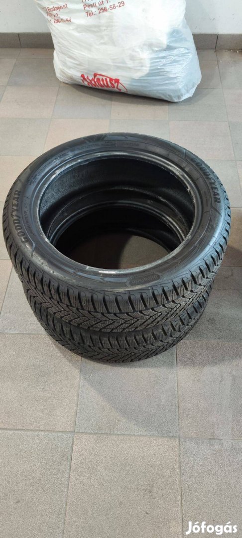 Goodyear Ultra Grip 205/55R17 téli