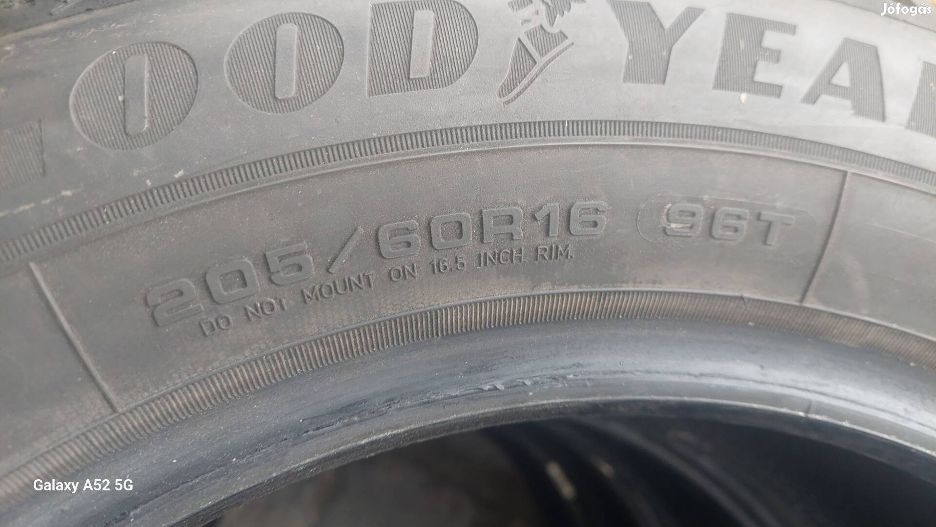 Goodyear Ultragrip Arctic 2 205/60 R16 Szöges gumi