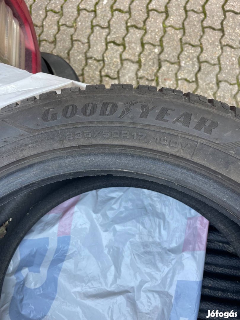 Goodyear Ultragrip performance+ 235/50 R17 100V 4 db