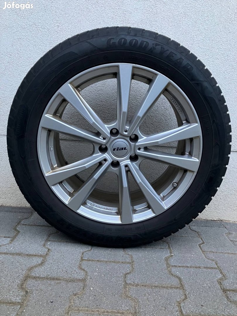 Goodyear téli gumi garnitúra alumínium felniken