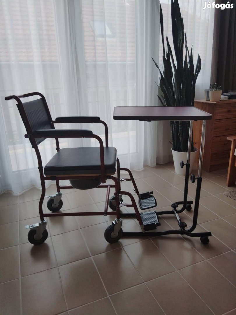 Gördithetőgurulós szobai WC