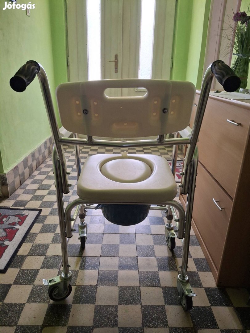 Gördíthető szobai WC