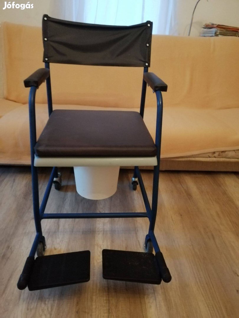 Gördíthető szobai WC fékkel