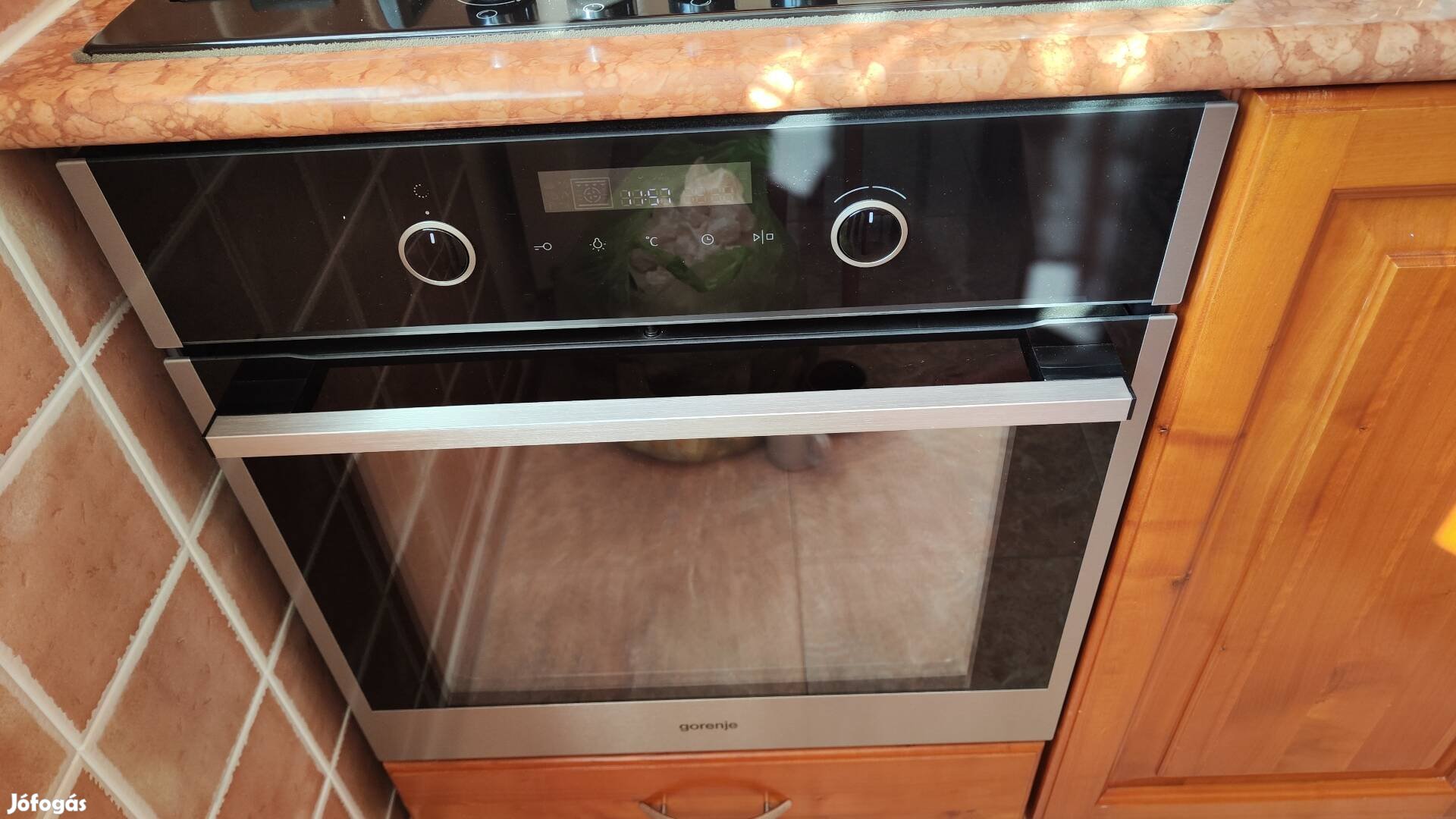 Gorenje beépíthető, pirolitikus tisztítású sütő