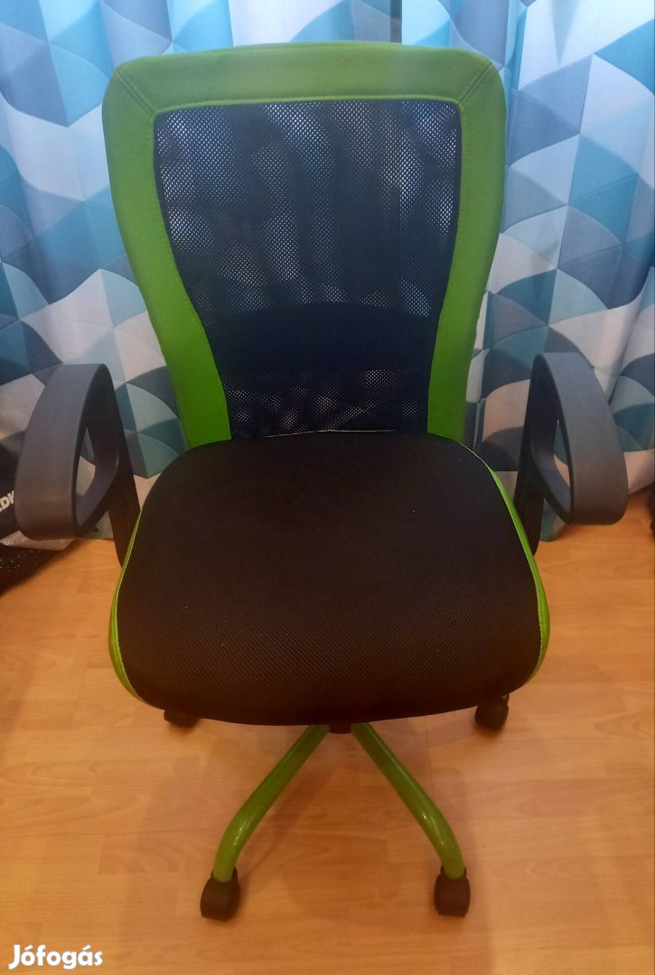 Görgös forgós szék 
