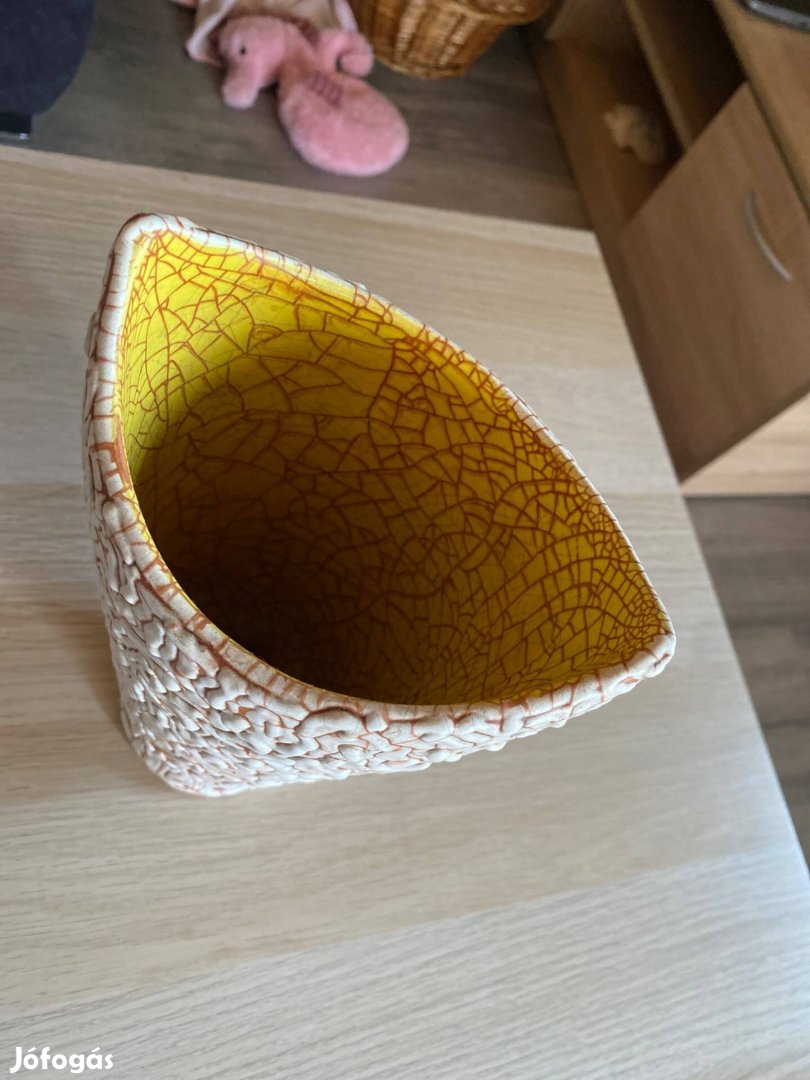 Gorka stílusú váza