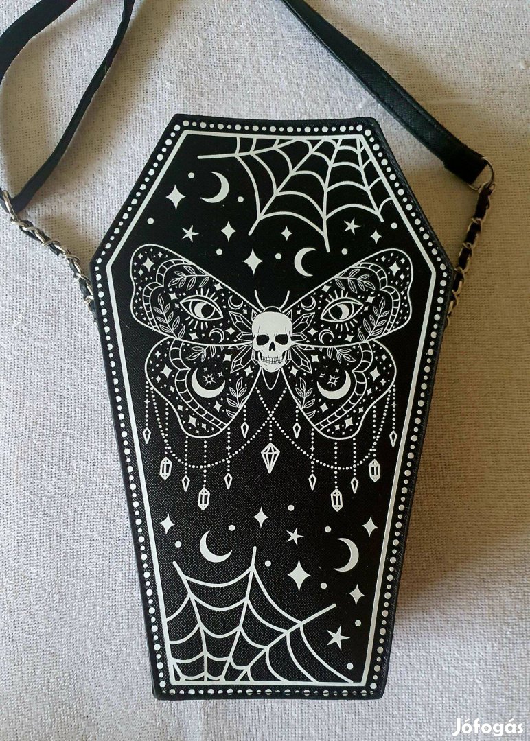 Goth koporsó alakú táska koponyás pillangóval