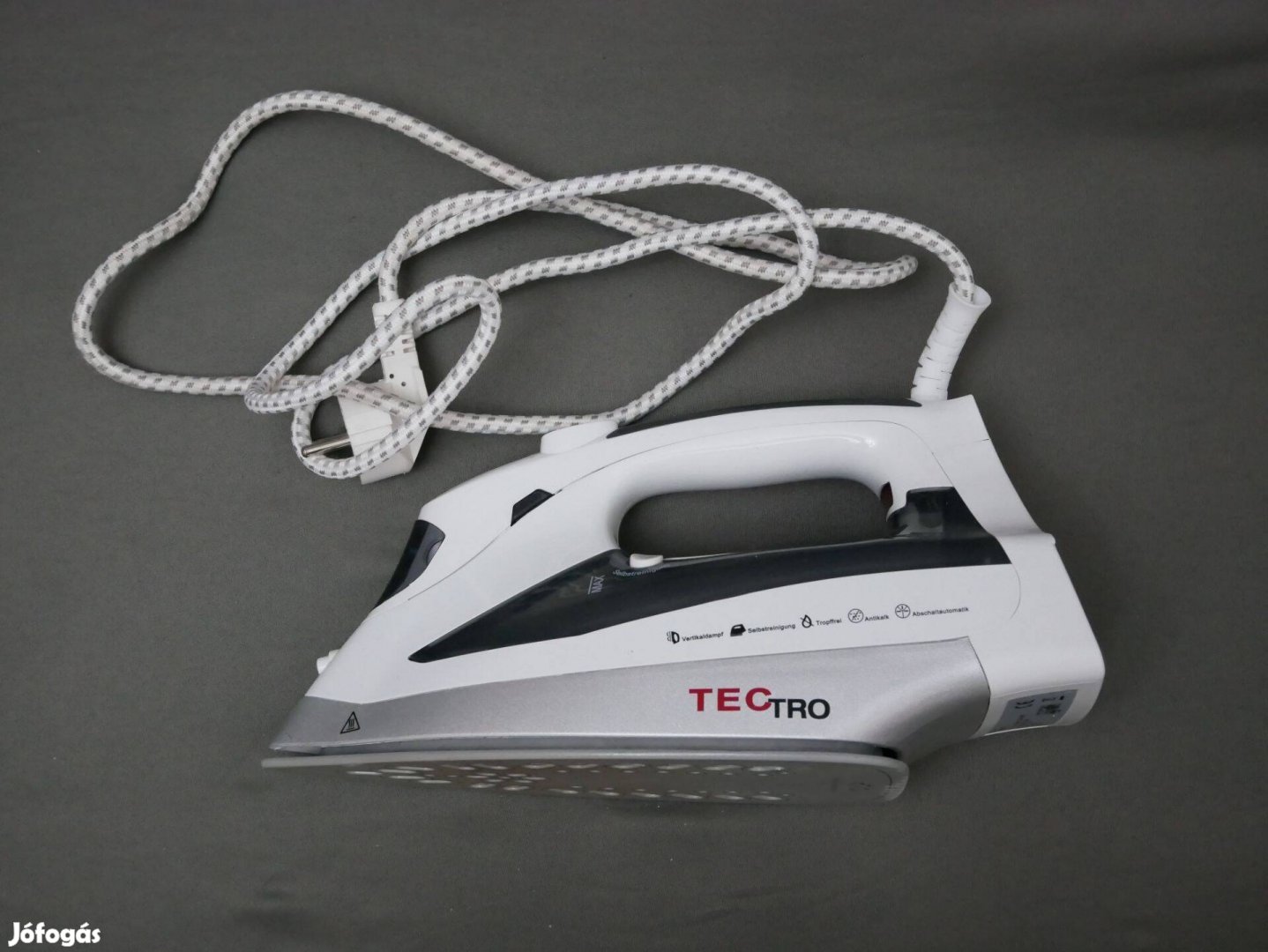 Gőzölős Vasaló LED kijelzővel 2600W