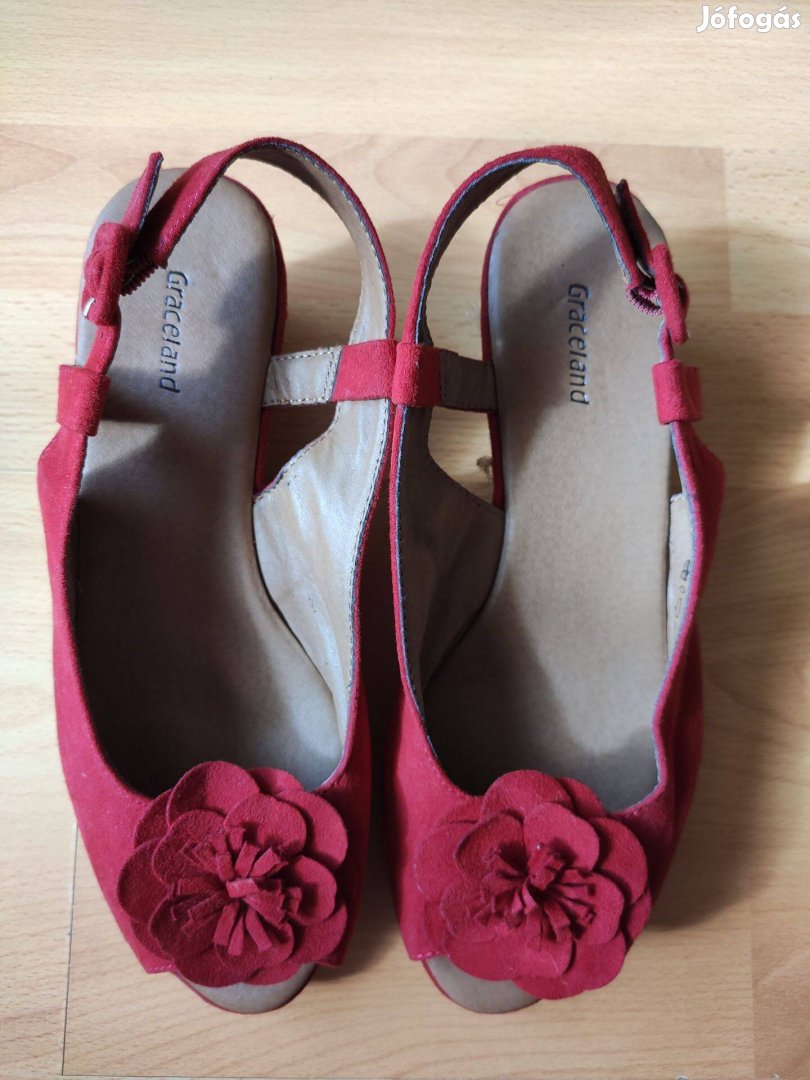 Graceland vörös virágos nyitott női cipő szandál