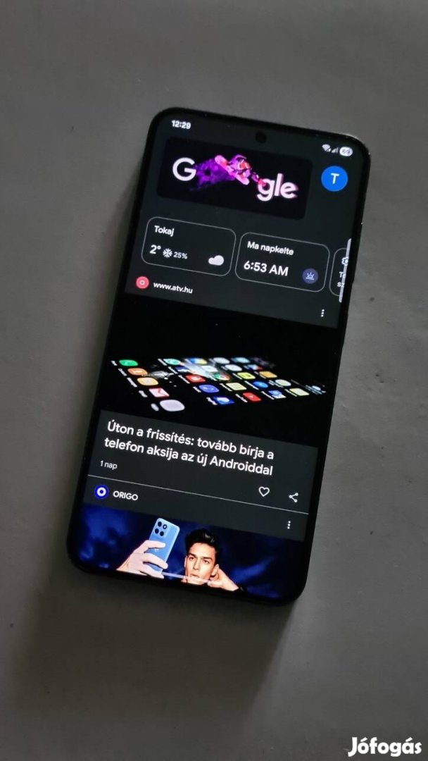 Grafit Samsung Galaxy S24 dual mobiltelefon.