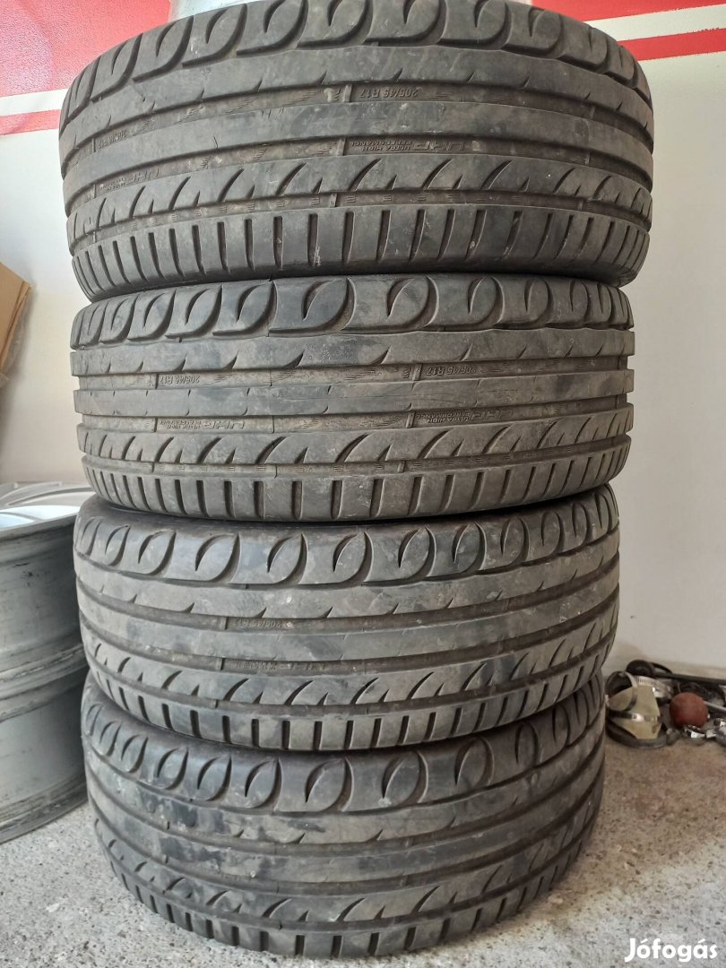 Grande Punto sport alufelni garnitúra 205/45 R 17  nyári gumikkal 