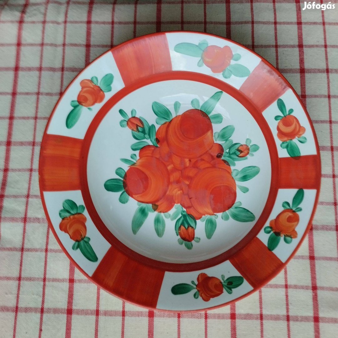 Gránit, élénk színű, virágmintás festett porcelán fali tányér Budapest