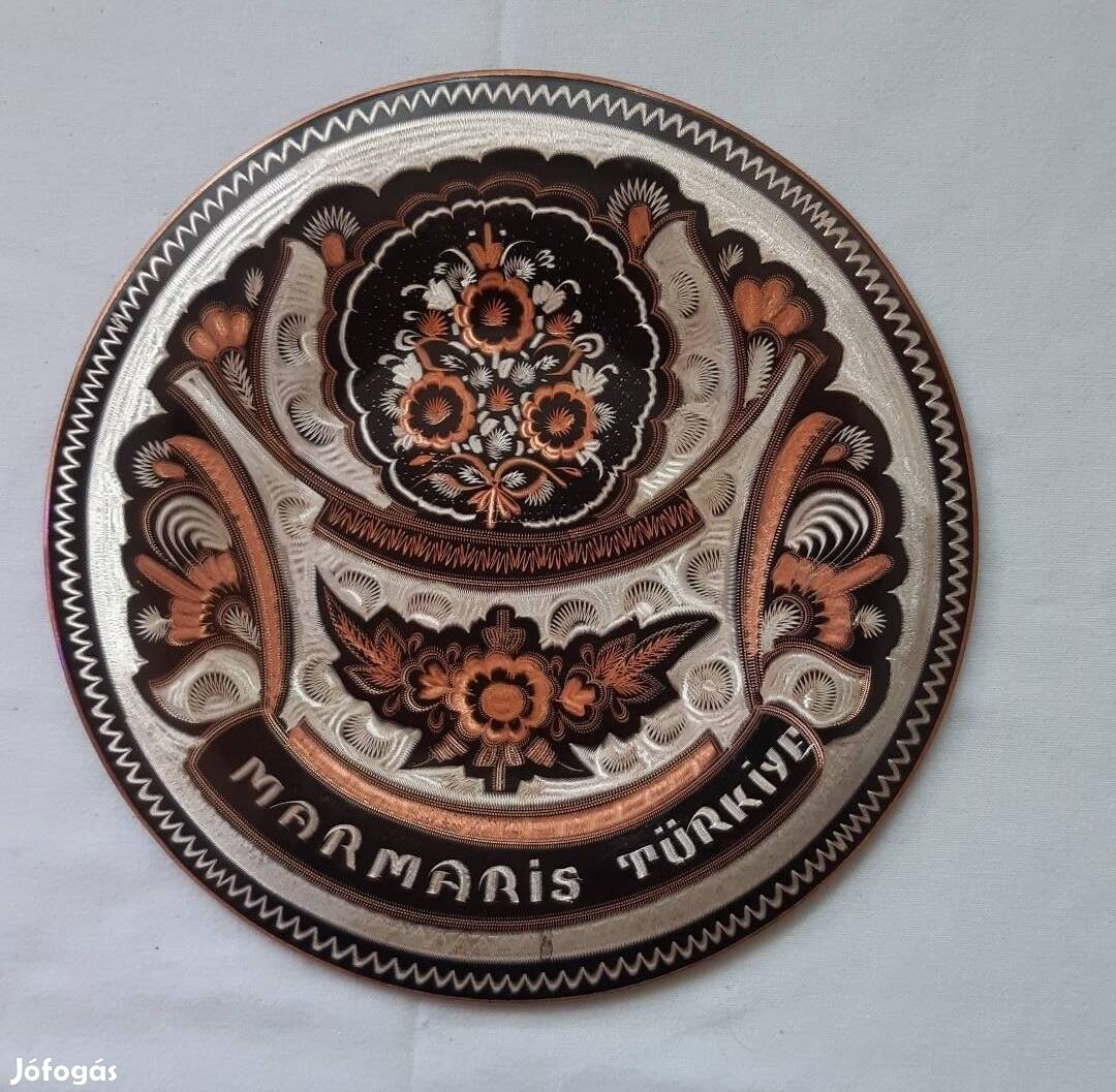 Gravírozással díszített színes vörösréz dísztál Törökországb