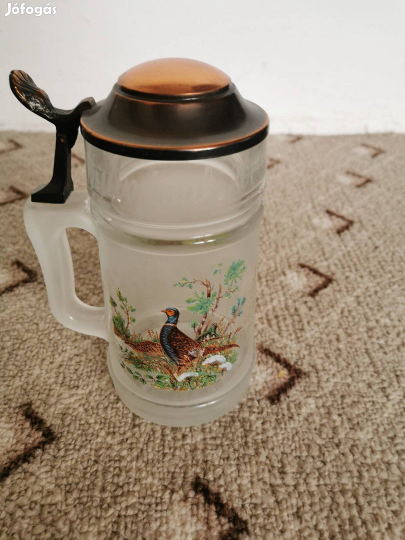 Gravírozott fedeles pohár