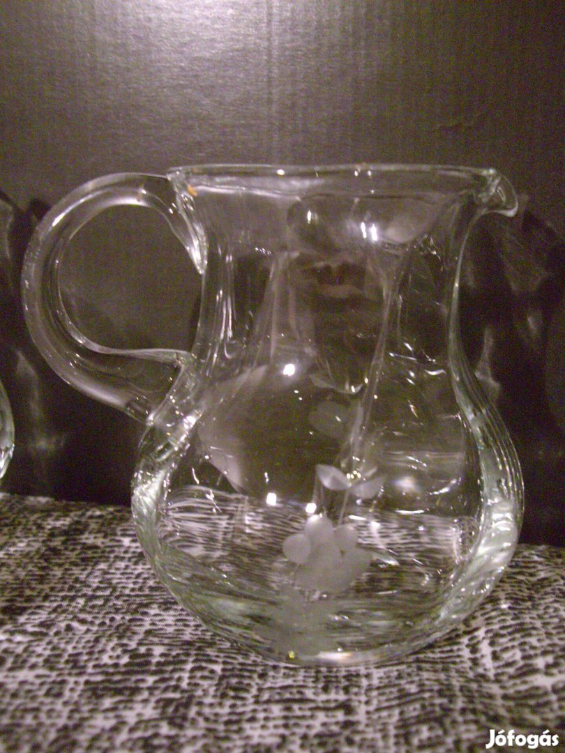 Gravírozott kancsó - kiöntő 11 cm magas