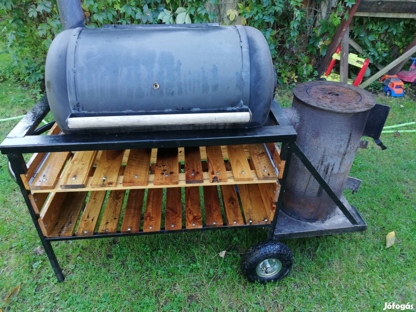 Grill kocsi eladó 