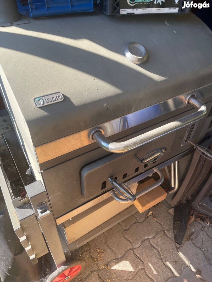 Grill kocsi faszenes