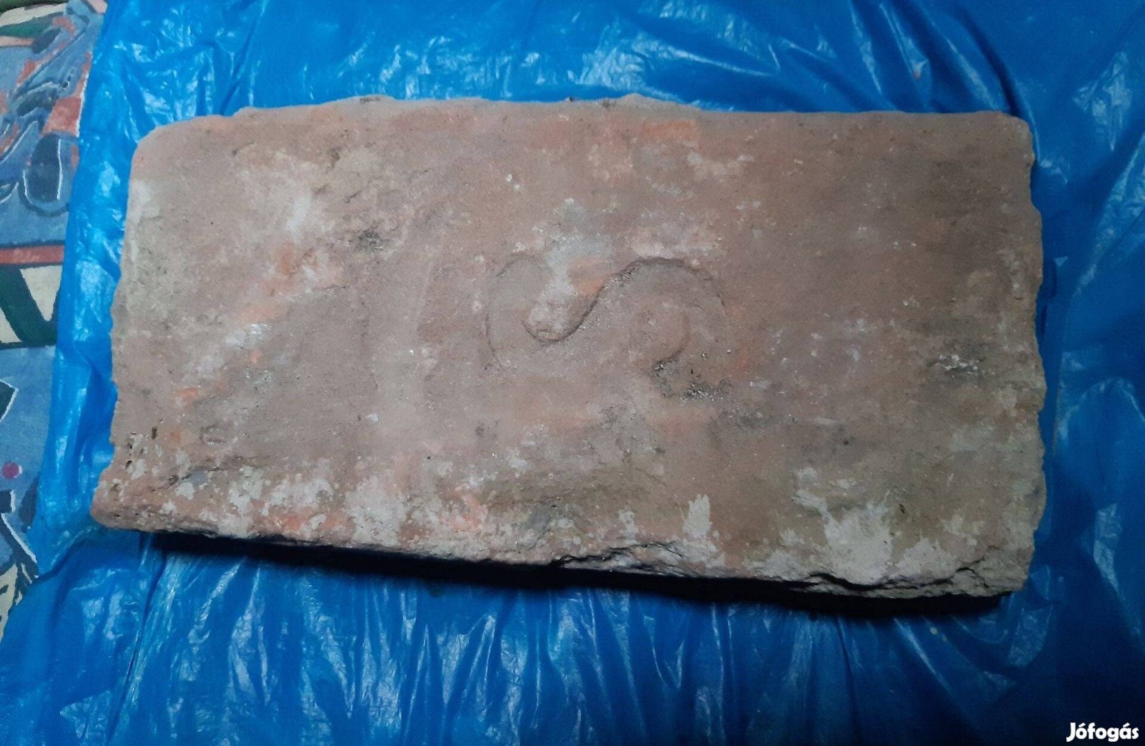 Grófi tégla betűs címeres nagyméretű