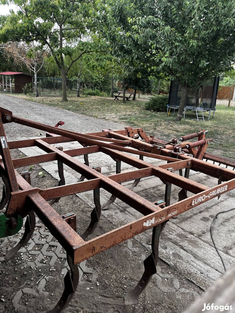 Gruber bővelkedő&noot.