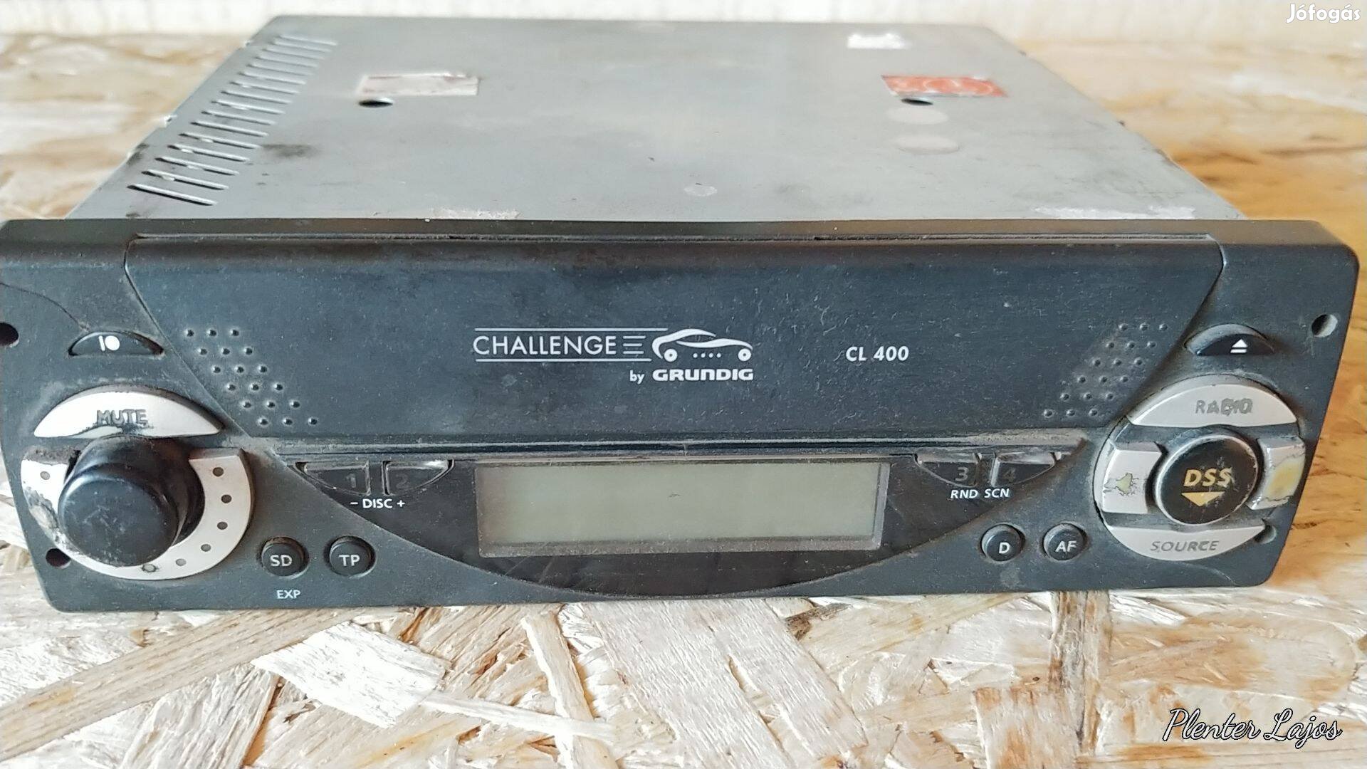 Grundig CL 400 autórádió, hibás