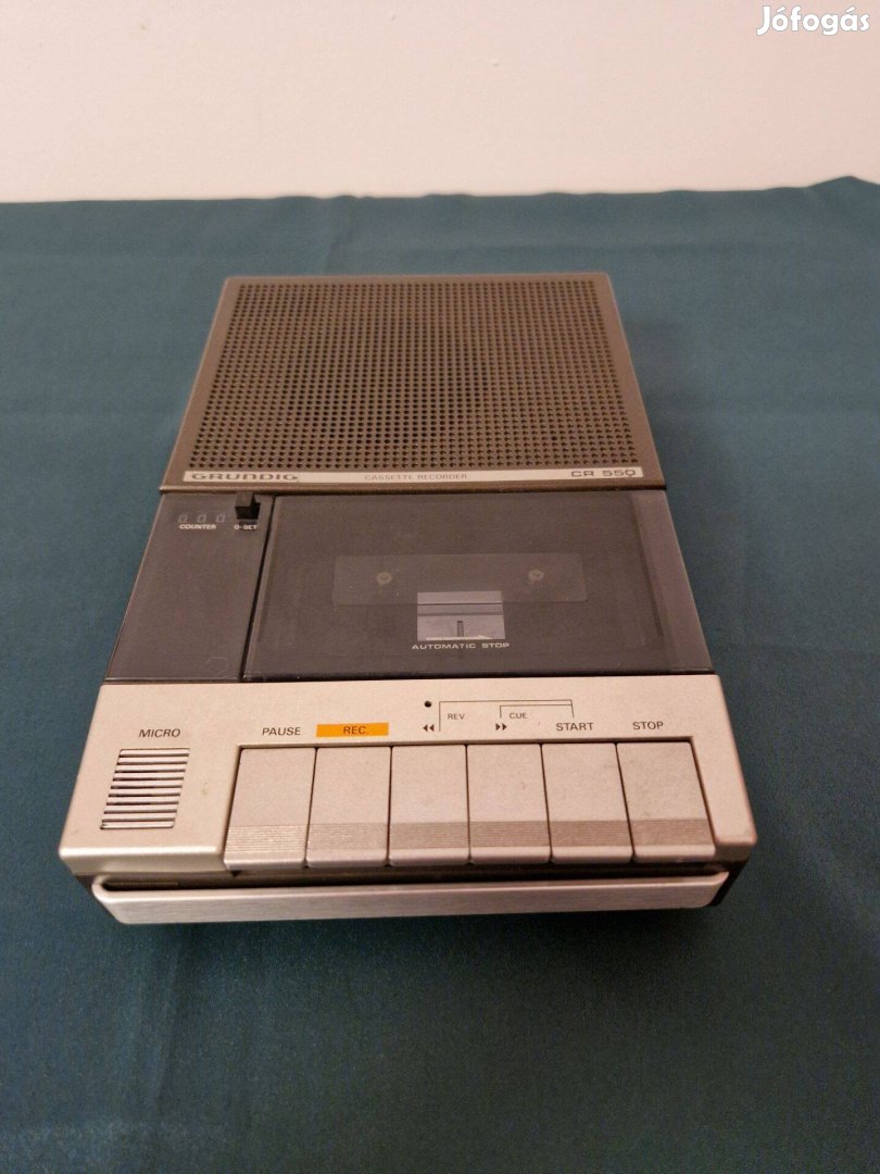 Grundig V.I.N.T.A.G.E. 1979-es kis magnó