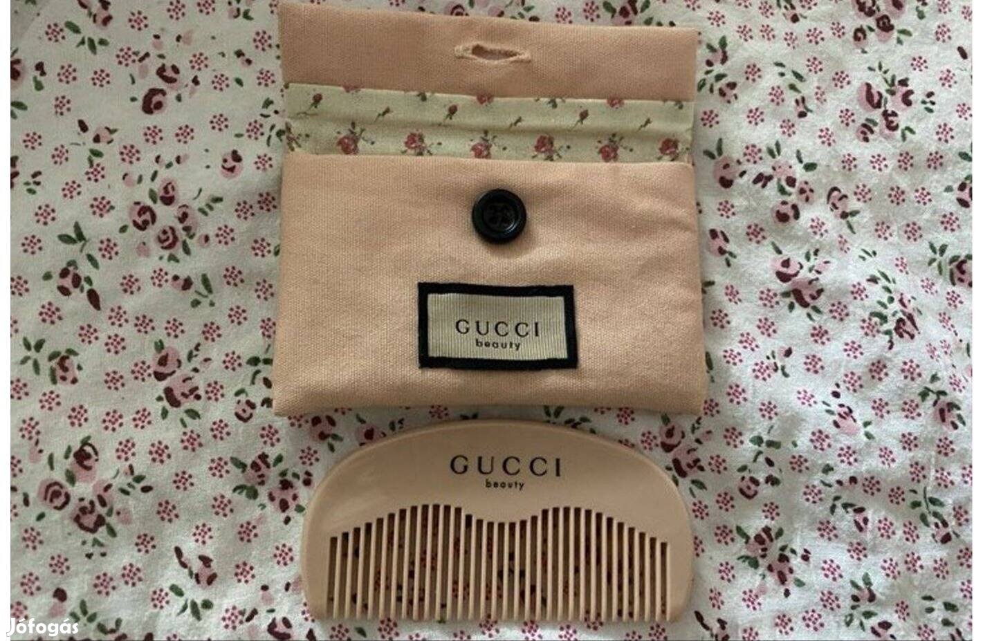 Gucci beauty fésű kis táskával