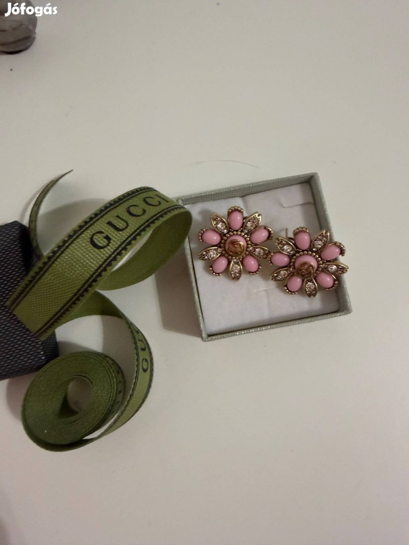 Gucci fülbevaló!