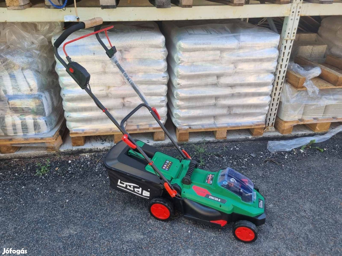 Güde akkus fűnyíró töltővel, akkumulátorral, 32cm munkaszéleséggel