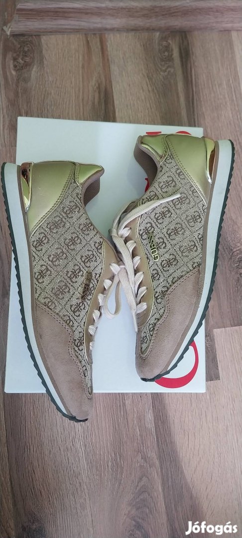 Guess 38-as sportcipő