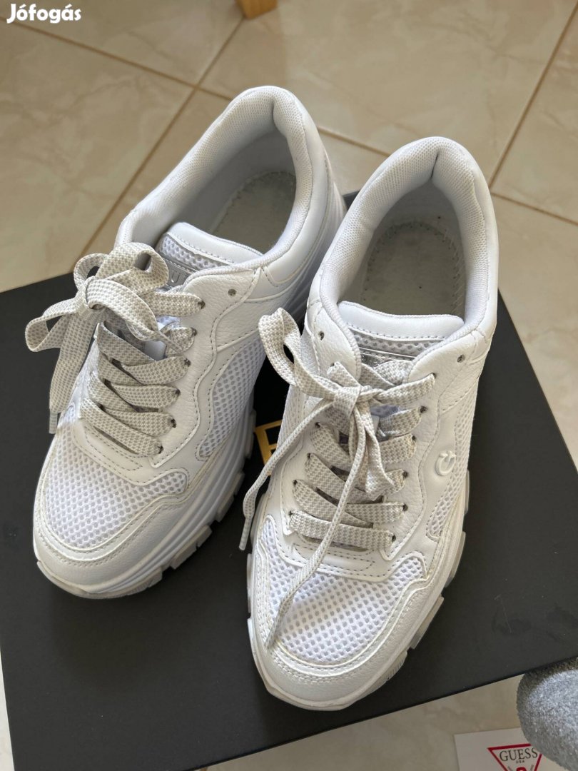 Guess női sportcipő 37-es méretben