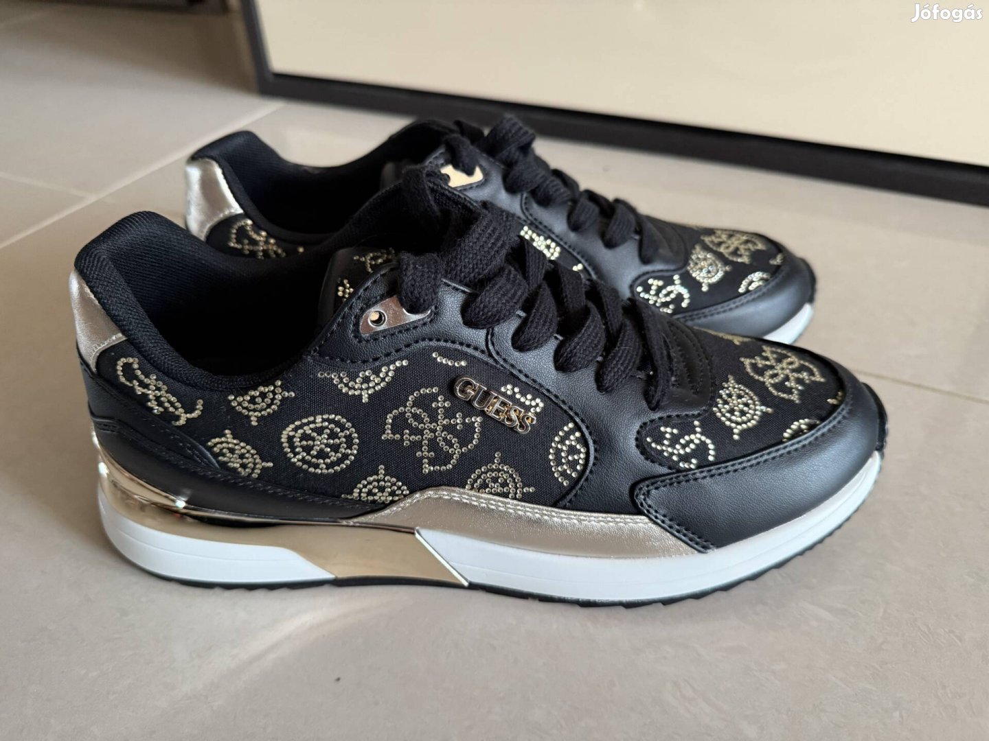 Guess strasszos női cipő 41-es