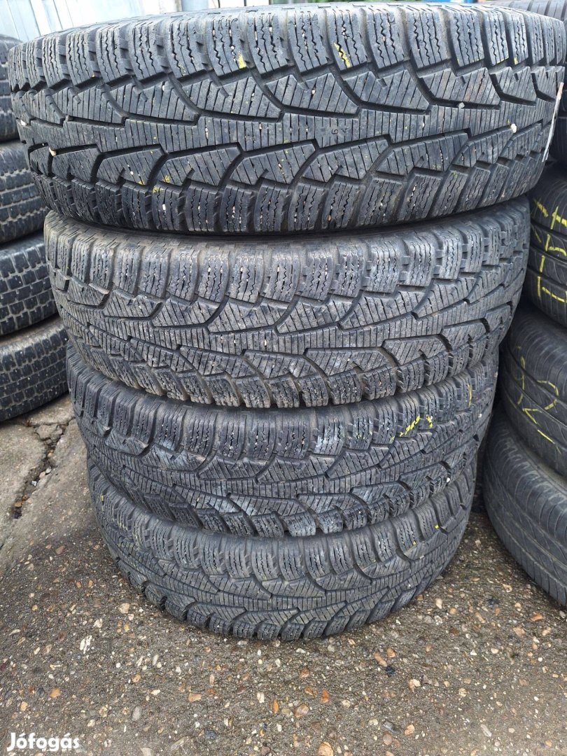 Gumiabroncs, Nokian, téli, 255/70 R16, jó állapotban eladó