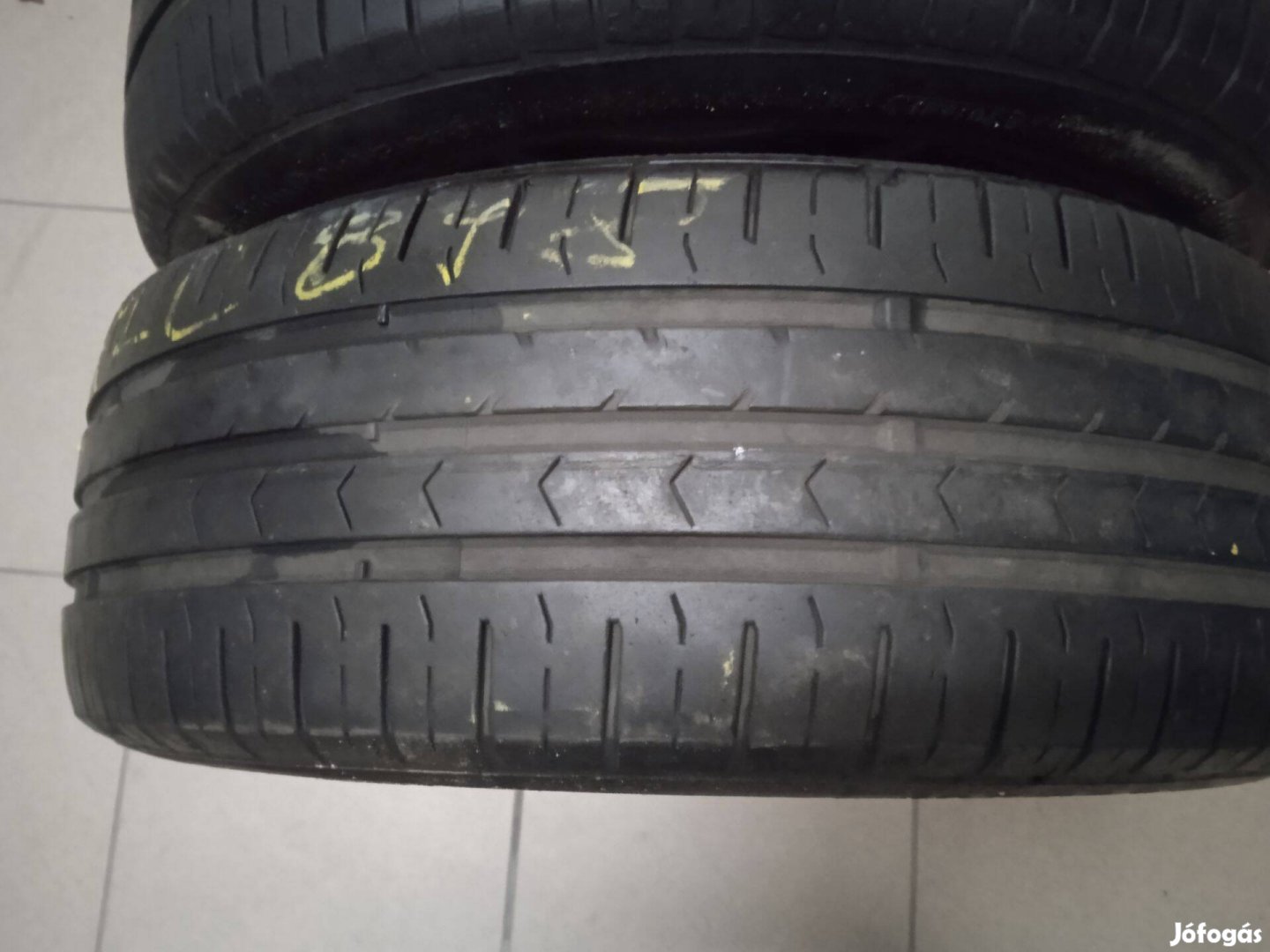 Gumiabroncs jó állapotban