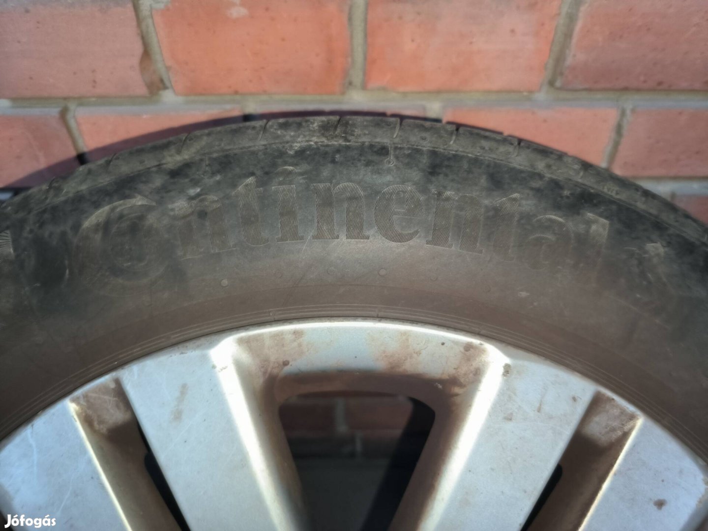 Gumiabroncsok felnivel eladó.