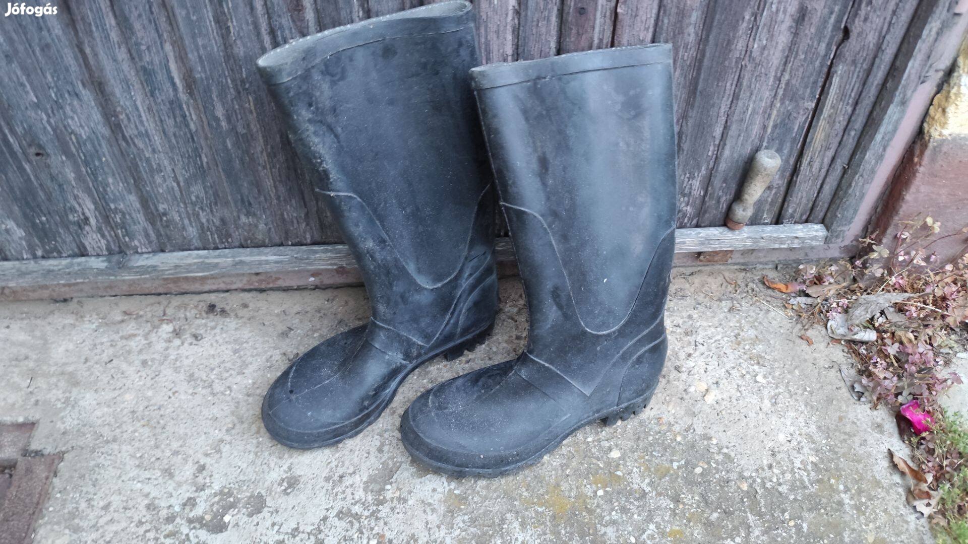 Gumicsizma 41-es fekete