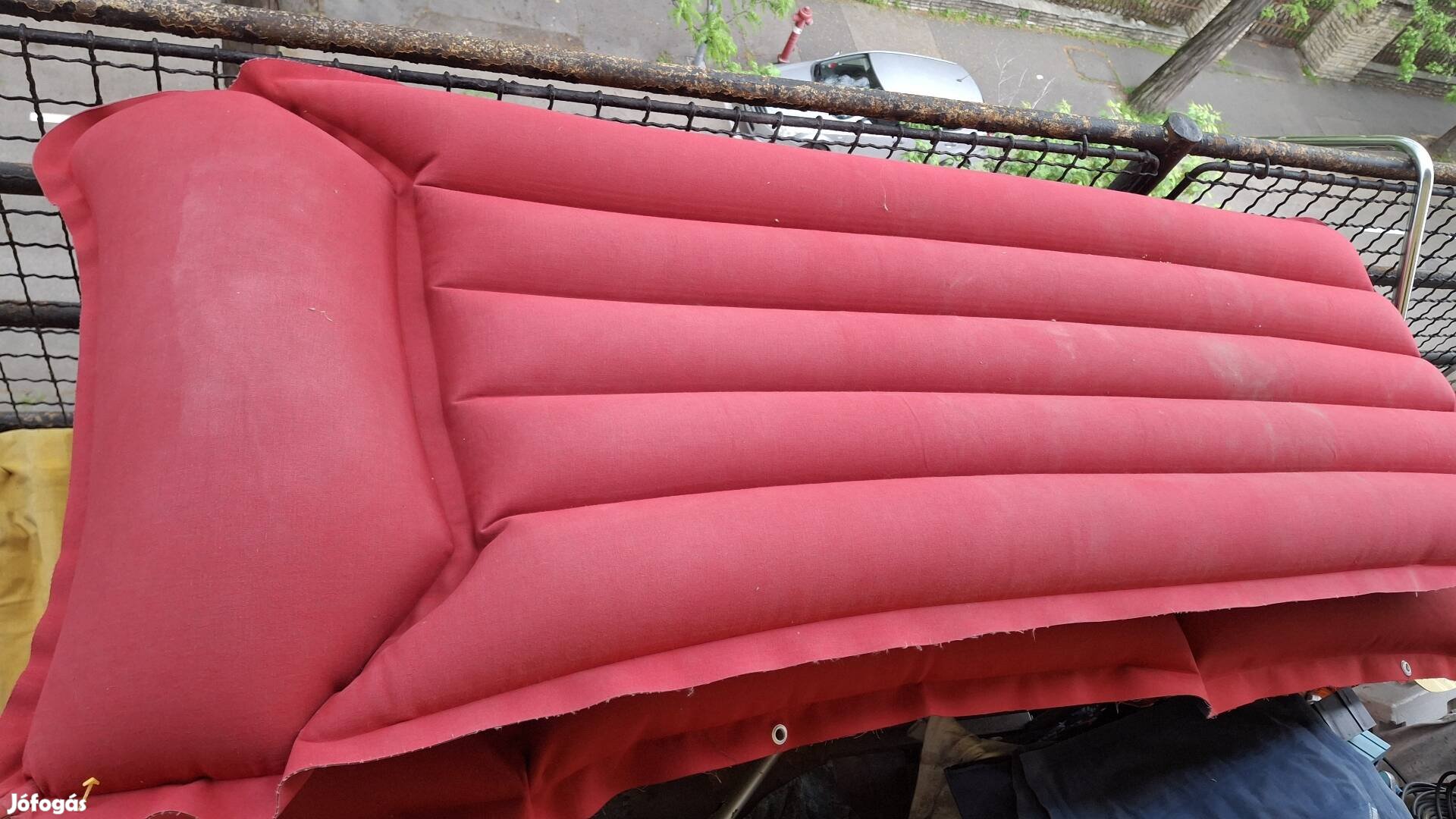 Gumimatrac Piros. Strandmatrac.
