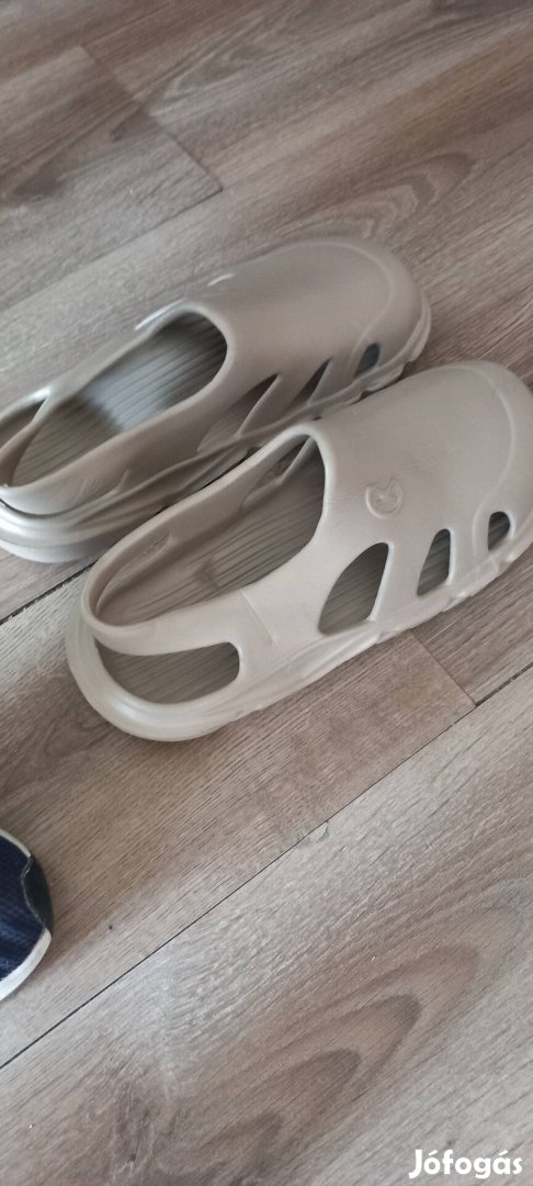 Gumipapucs teljesen uj mérethiba végett eladó 44.45 ös