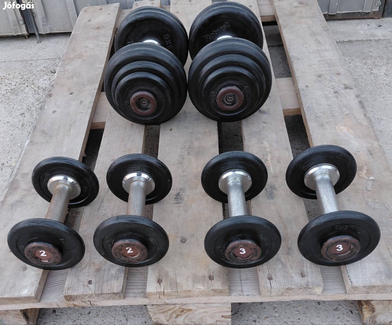 Gumírozott egykezes súlyzó 2 kg, 3 kg és 15 kg