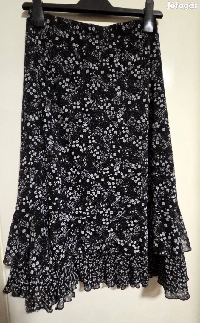 Gumis derekú húzott szoknya