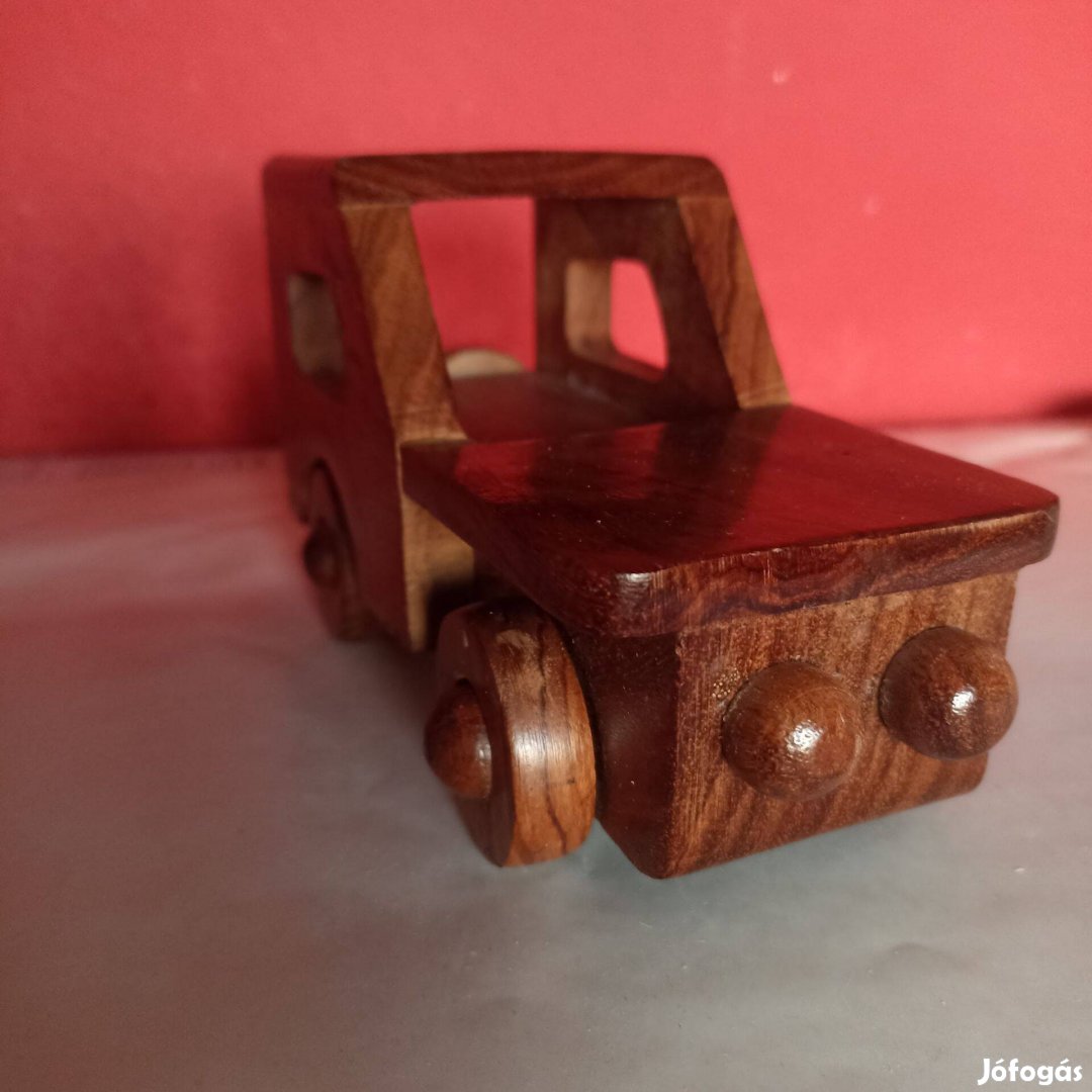 Guruló Faautó, indiai kézimunka kitünő minőségü