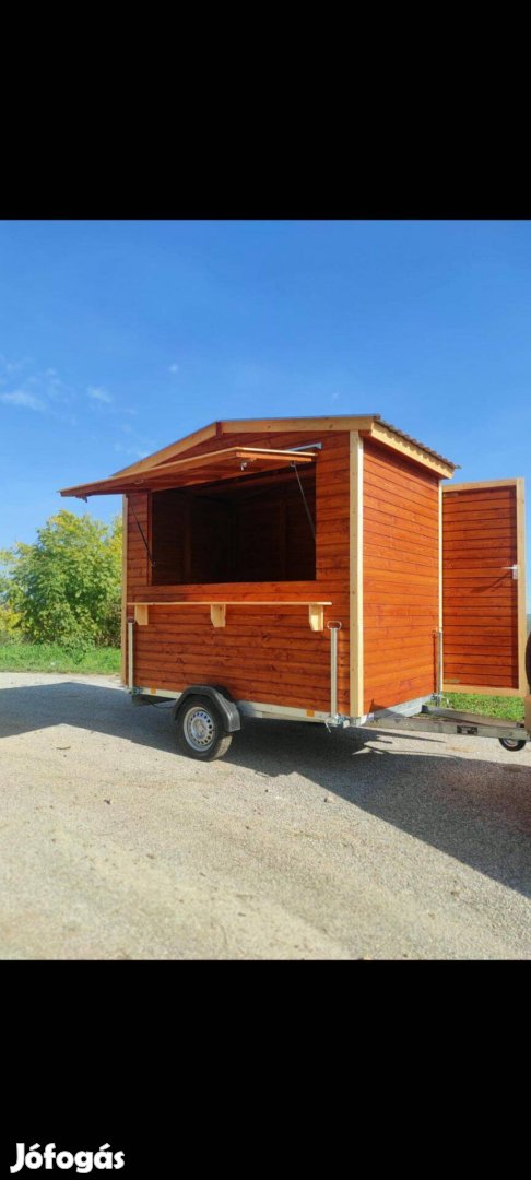 Guruló Faház Újonnan Épített "Büfékocsi"