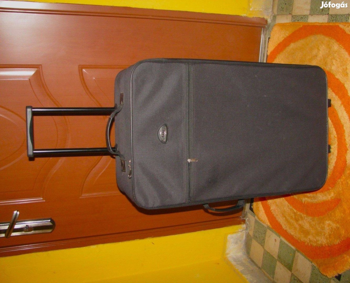 Guruló bőrönd, 70x40x21, Holliday, fekete, 2 jó görgő, jó húzós