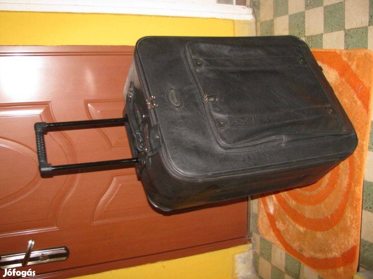 Guruló bőrönd, 70x48x24, fekete Winlonge, 2 görgő, könnyű, szép
