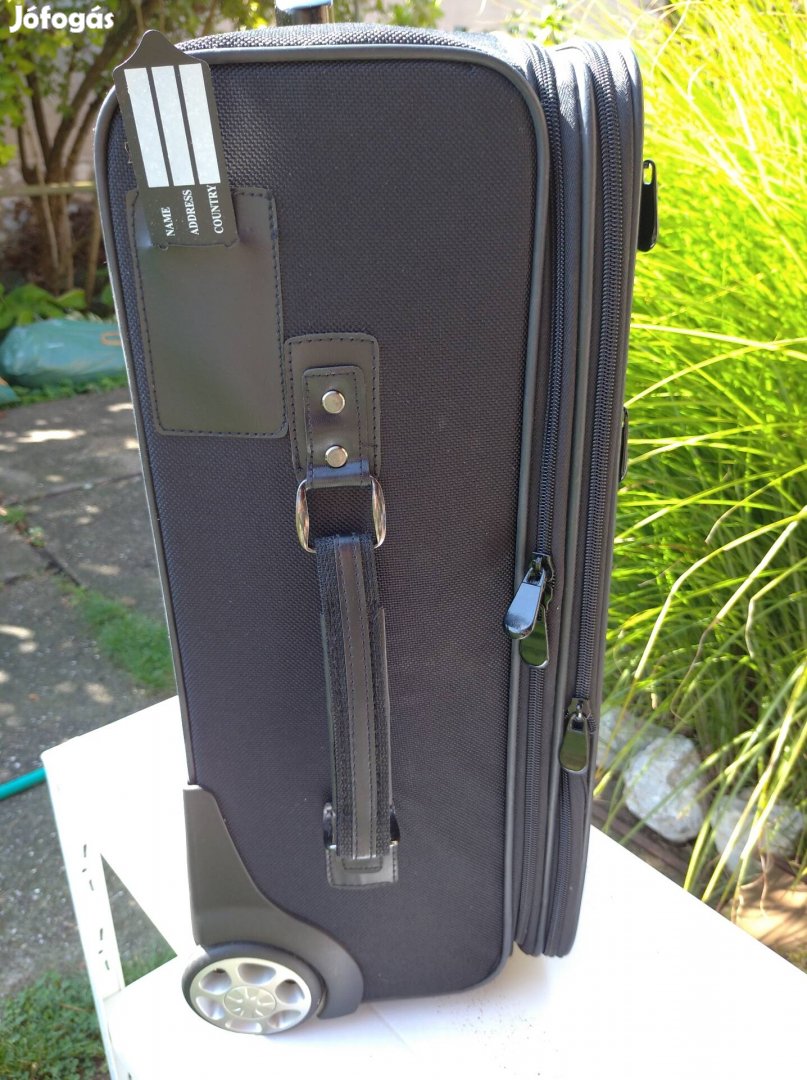 Guruló bőrönd eladó