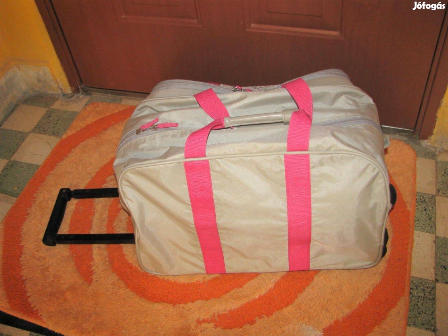 Guruló táska, 50x28x27, repülőre is Kitty, vízálló, 2 görgő, 2,2 kg