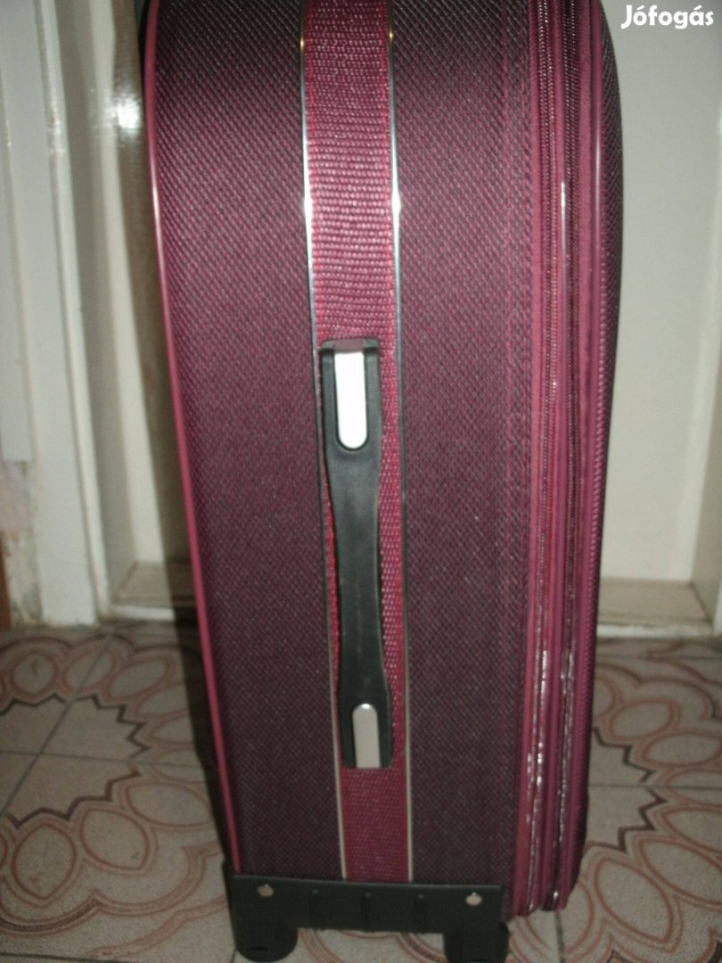 Gurulós Bőrönd Új, több szín Méretek: 75 x 48 x 20 + 6 cm