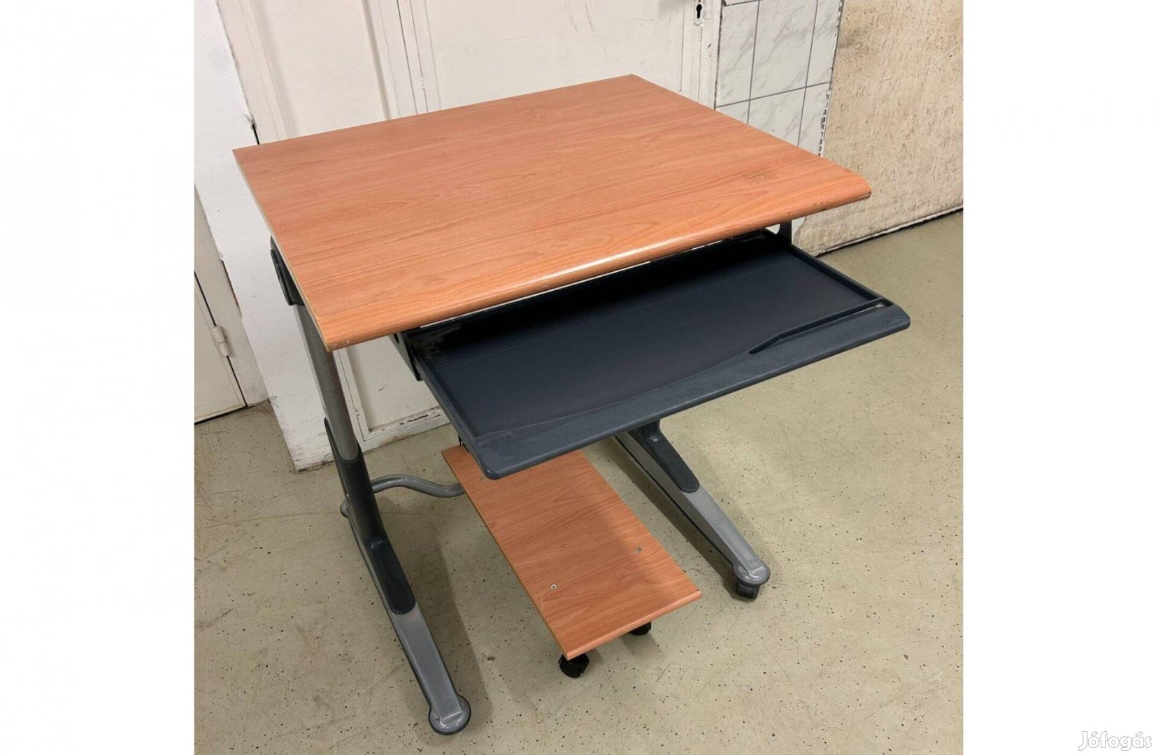 Gurulós Recepciós - Hostess Munkaasztal (2 darab elérhető)